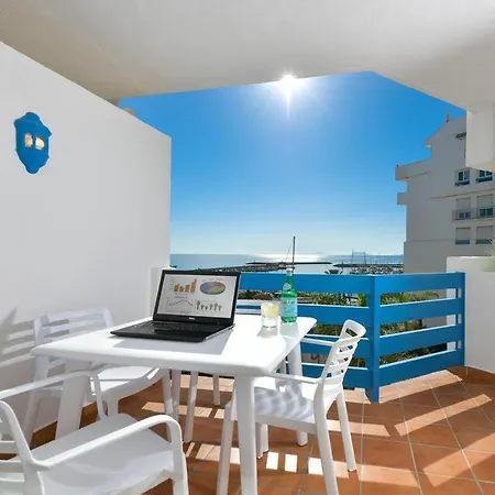 Apartman Charming Beachfront In Marina