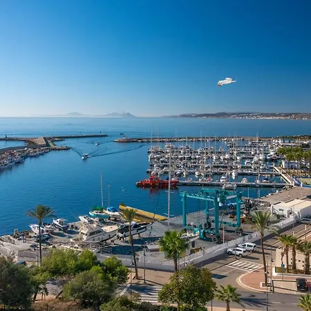 Charming Beachfront In Marina Apartman